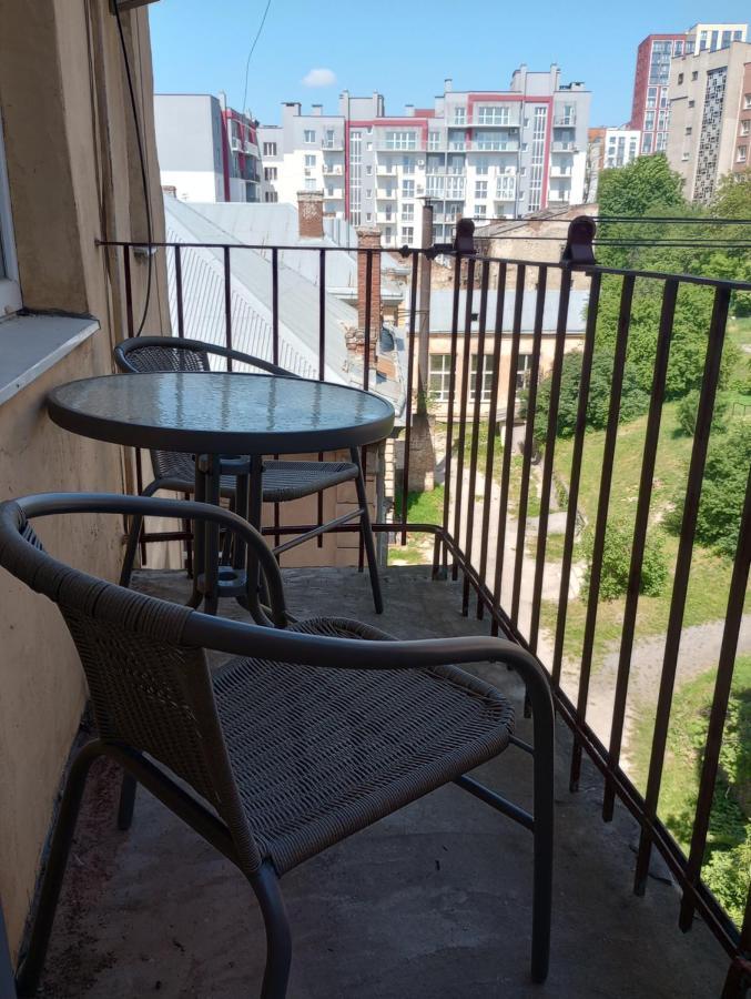 Apartment On Khorvatska Street リヴィウ エクステリア 写真