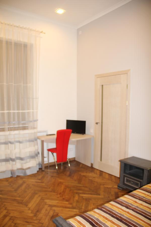 Apartment On Khorvatska Street リヴィウ エクステリア 写真