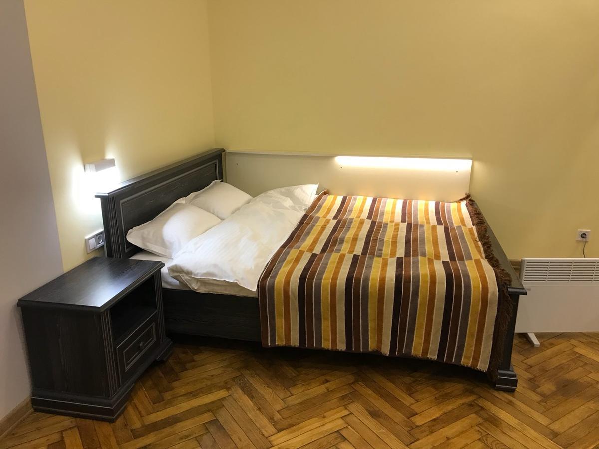 Apartment On Khorvatska Street リヴィウ エクステリア 写真